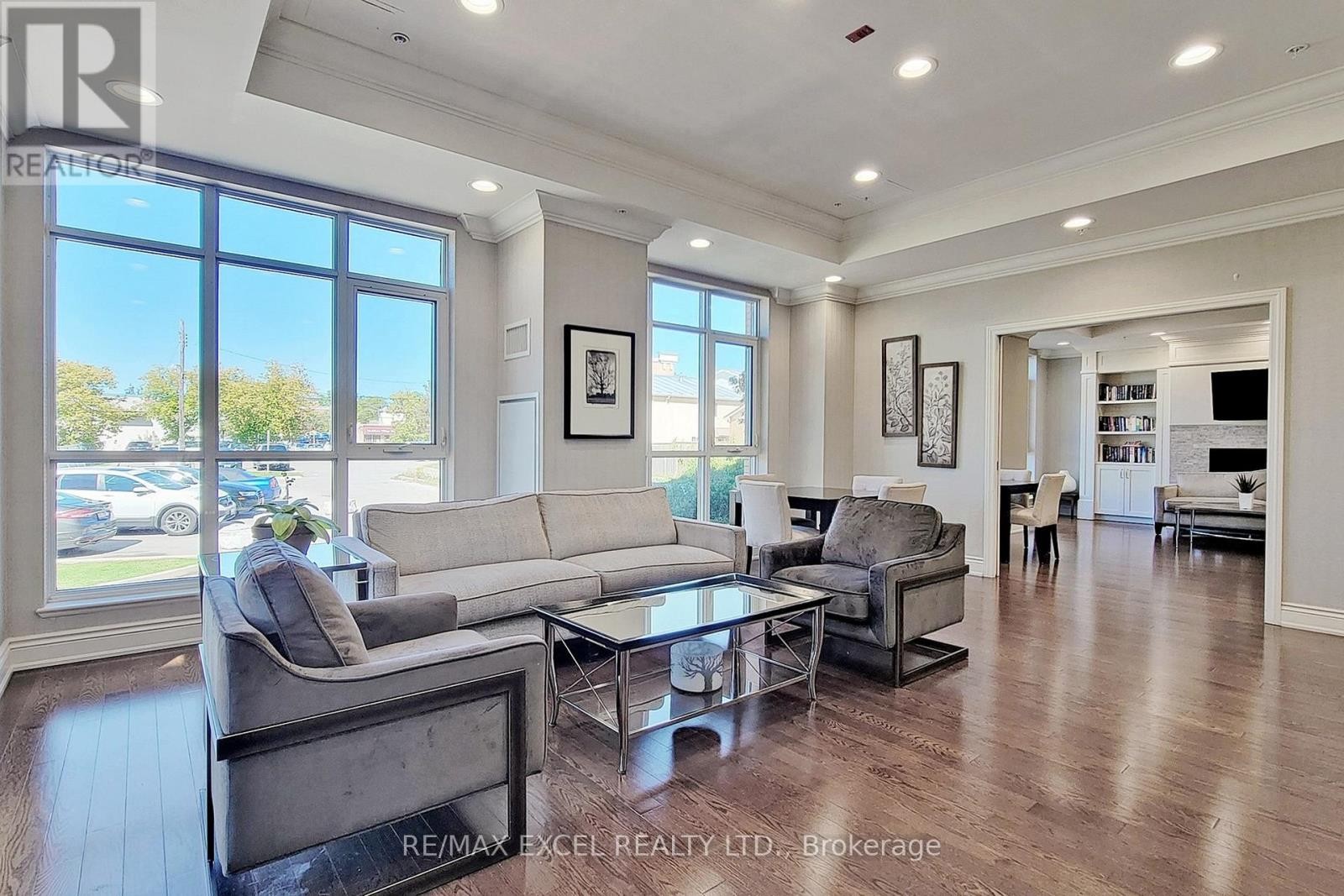 












327 - 68 MAIN STREET

,
Markham (Markham Village),




Ontario
L3P0N5

