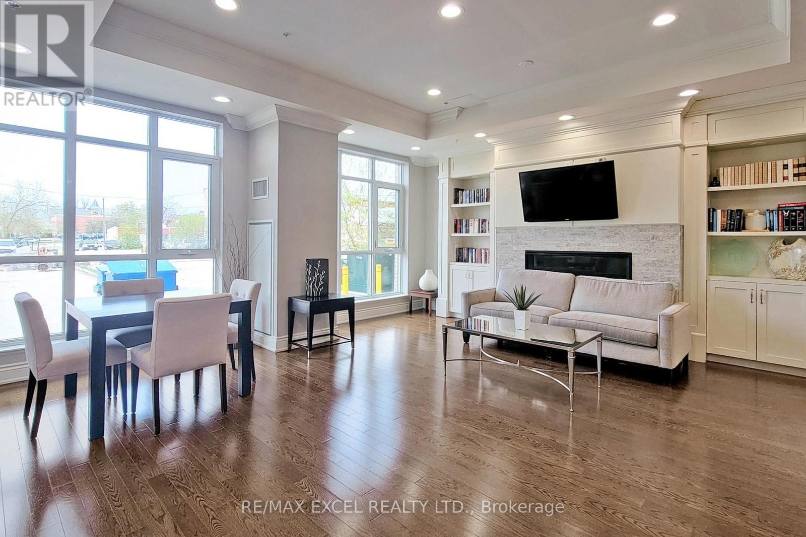 












327 - 68 MAIN STREET

,
Markham (Markham Village),




Ontario
L3P0N5

