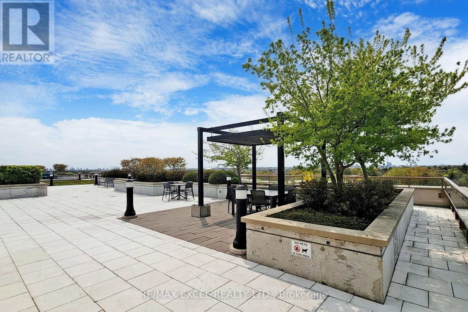 












327 - 68 MAIN STREET

,
Markham (Markham Village),




Ontario
L3P0N5

