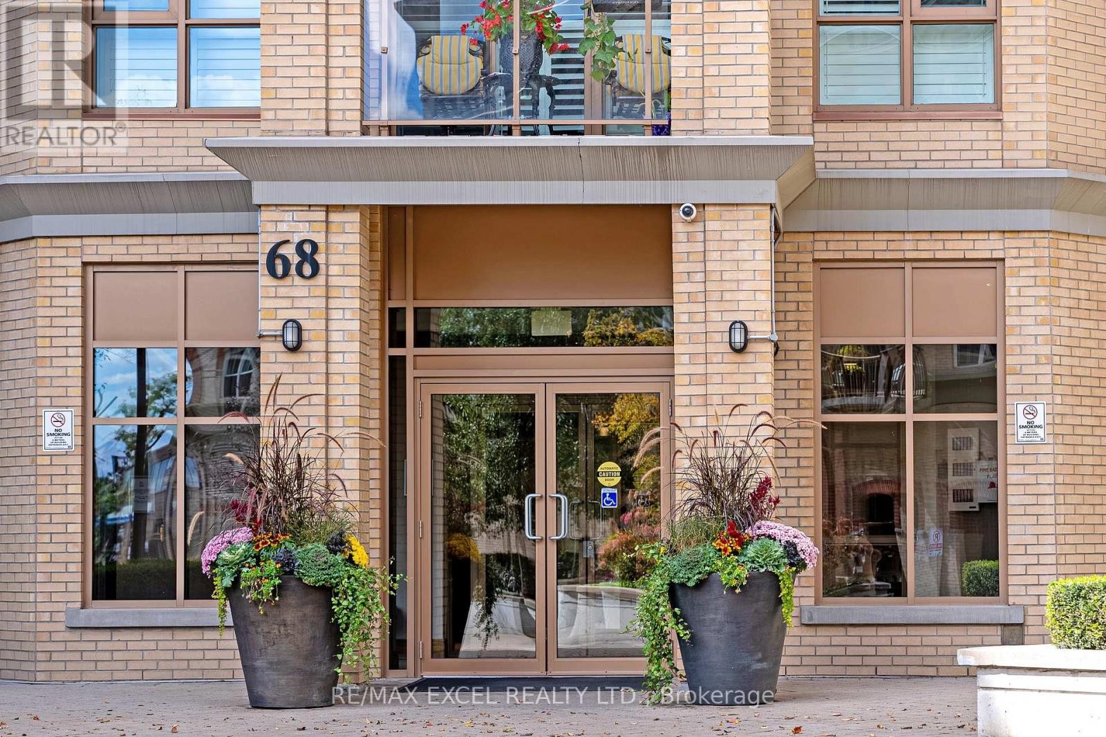 












327 - 68 MAIN STREET

,
Markham (Markham Village),




Ontario
L3P0N5

