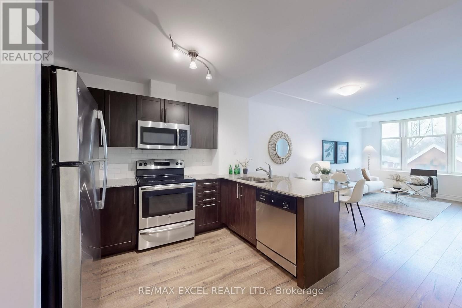 












327 - 68 MAIN STREET

,
Markham (Markham Village),




Ontario
L3P0N5

