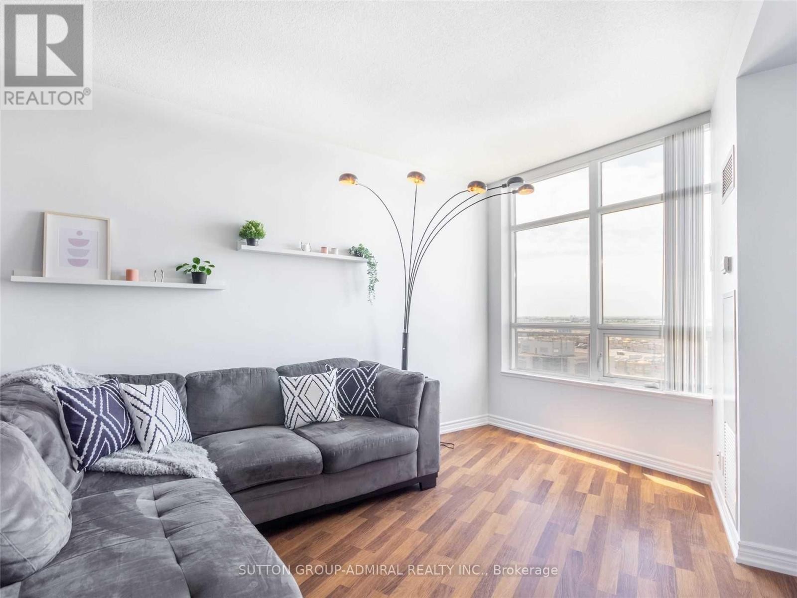 












1117 - 9225 JANE STREET

,
Vaughan (Maple),




Ontario
L6A0J7

