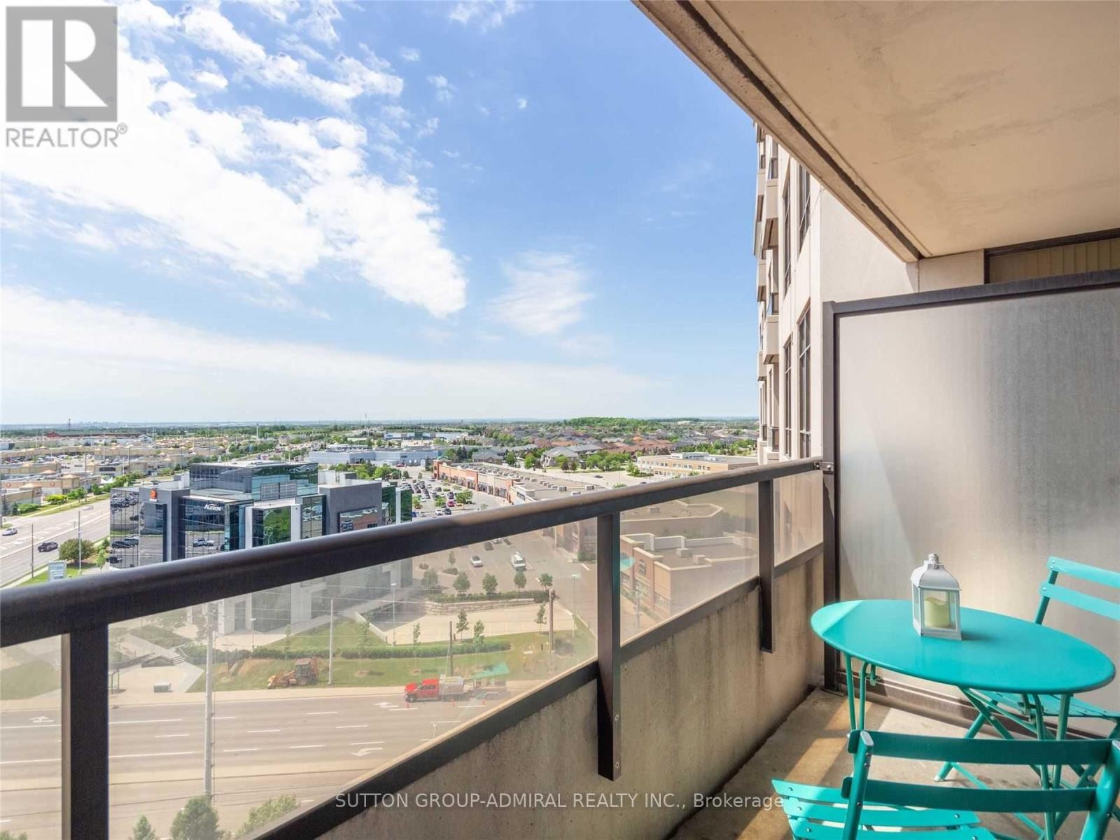 












1117 - 9225 JANE STREET

,
Vaughan (Maple),




Ontario
L6A0J7

