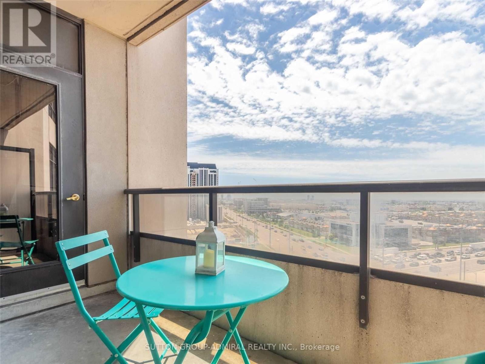 












1117 - 9225 JANE STREET

,
Vaughan (Maple),




Ontario
L6A0J7

