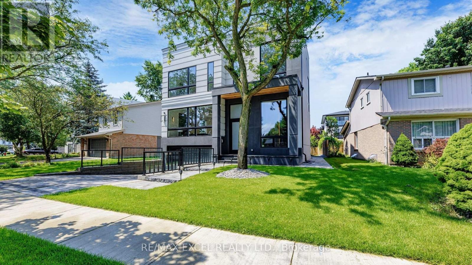 












22 SANDERSON CRESCENT

,
Richmond Hill (North Richvale),




Ontario
L4C5L4

