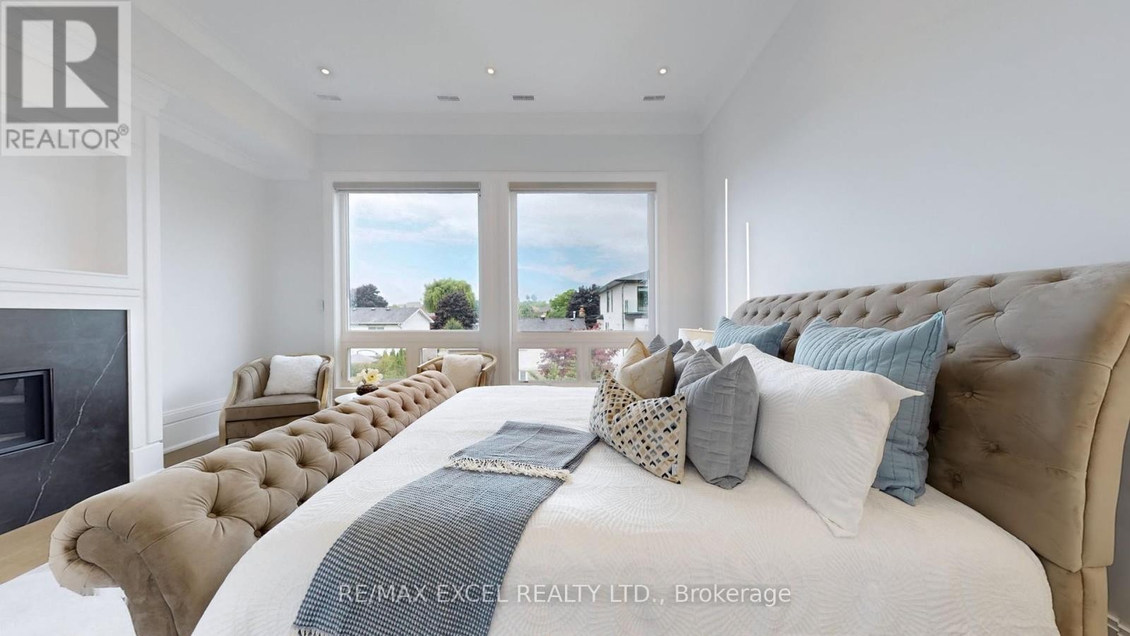 












22 SANDERSON CRESCENT

,
Richmond Hill (North Richvale),




Ontario
L4C5L4

