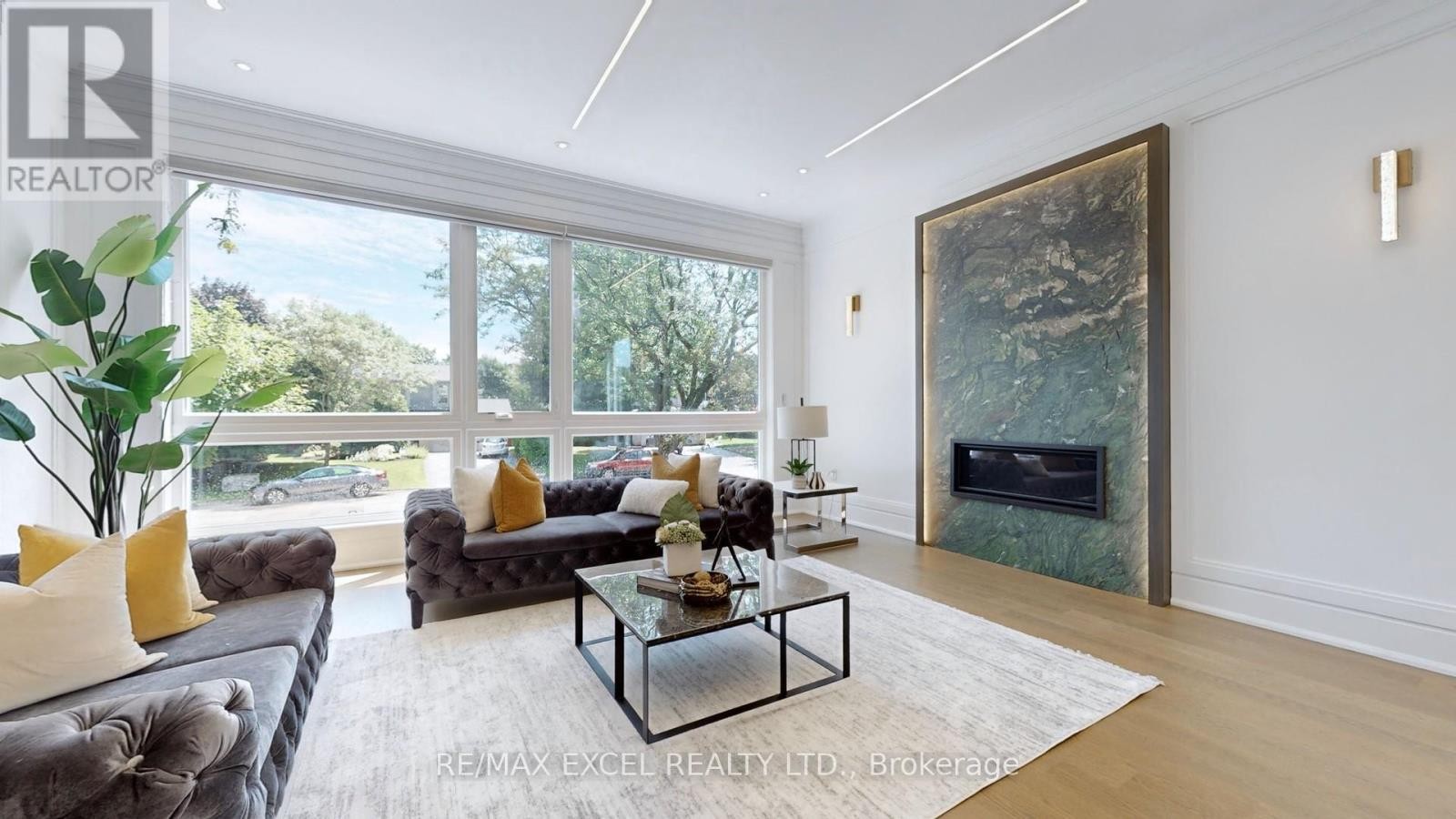 












22 SANDERSON CRESCENT

,
Richmond Hill (North Richvale),




Ontario
L4C5L4

