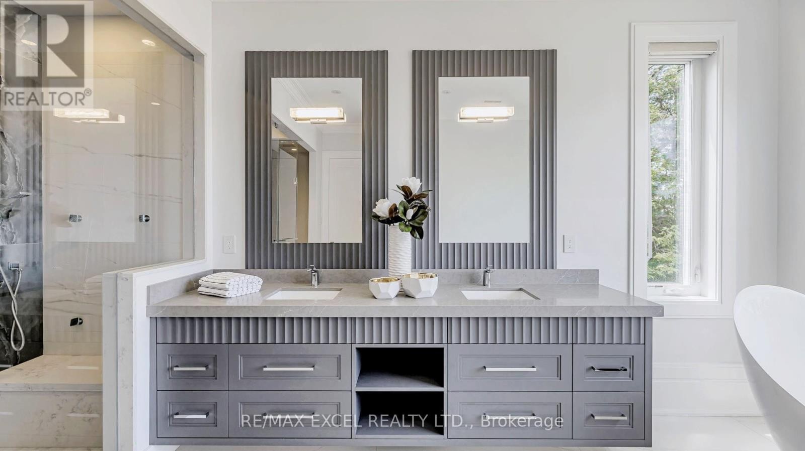 












22 SANDERSON CRESCENT

,
Richmond Hill (North Richvale),




Ontario
L4C5L4

