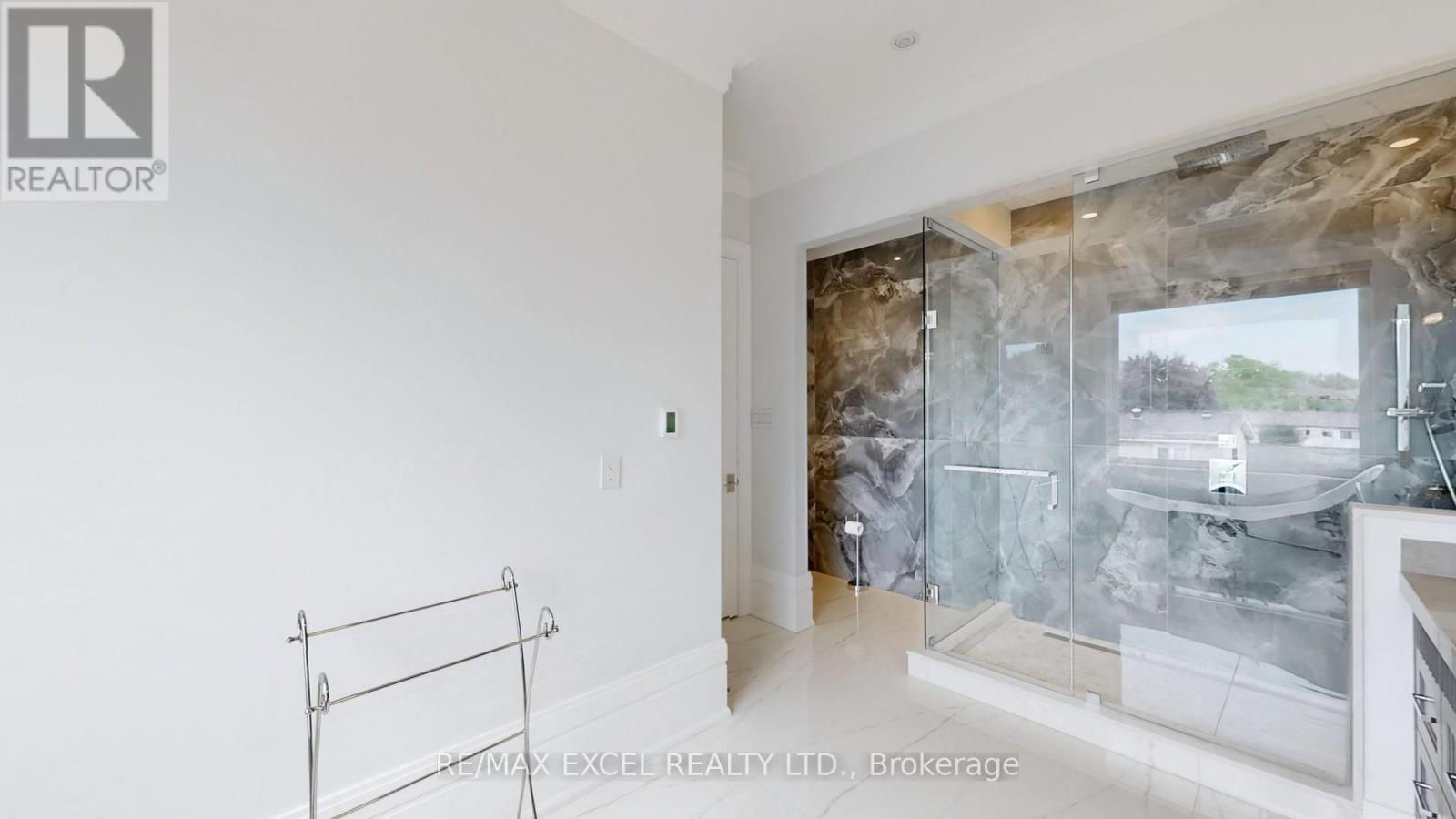 












22 SANDERSON CRESCENT

,
Richmond Hill (North Richvale),




Ontario
L4C5L4

