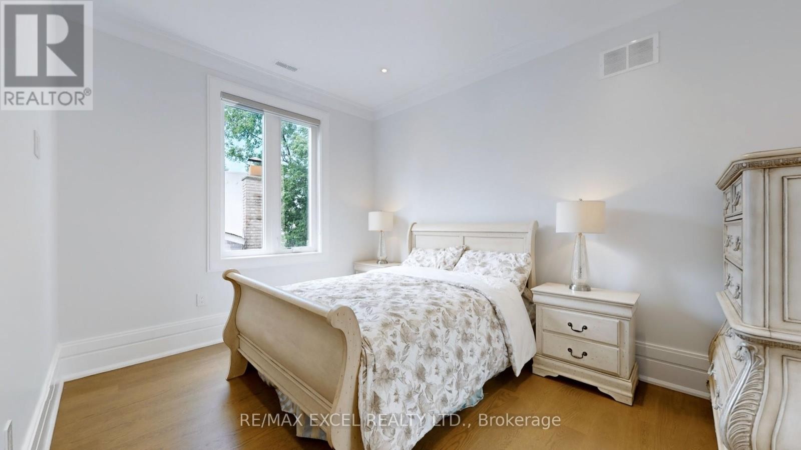 












22 SANDERSON CRESCENT

,
Richmond Hill (North Richvale),




Ontario
L4C5L4

