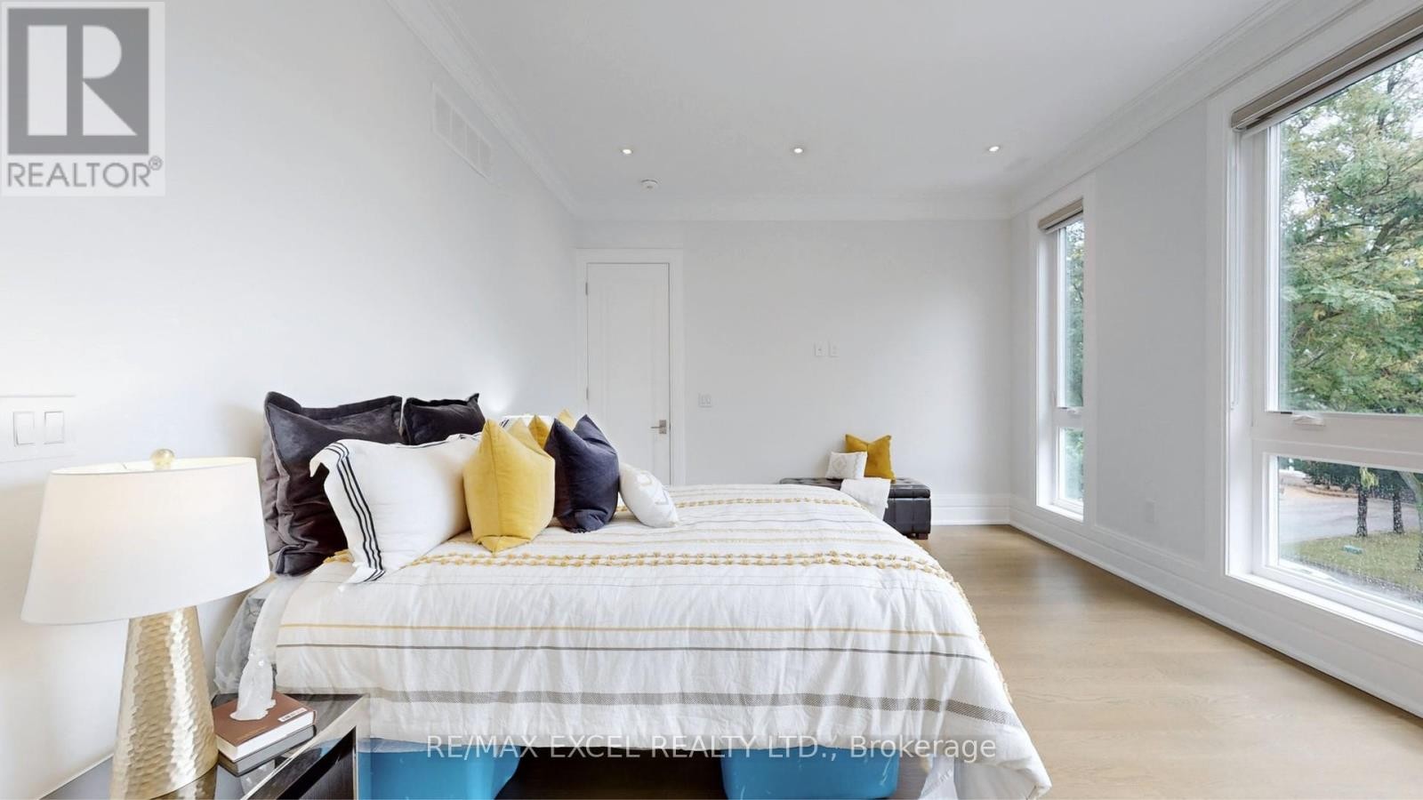 












22 SANDERSON CRESCENT

,
Richmond Hill (North Richvale),




Ontario
L4C5L4

