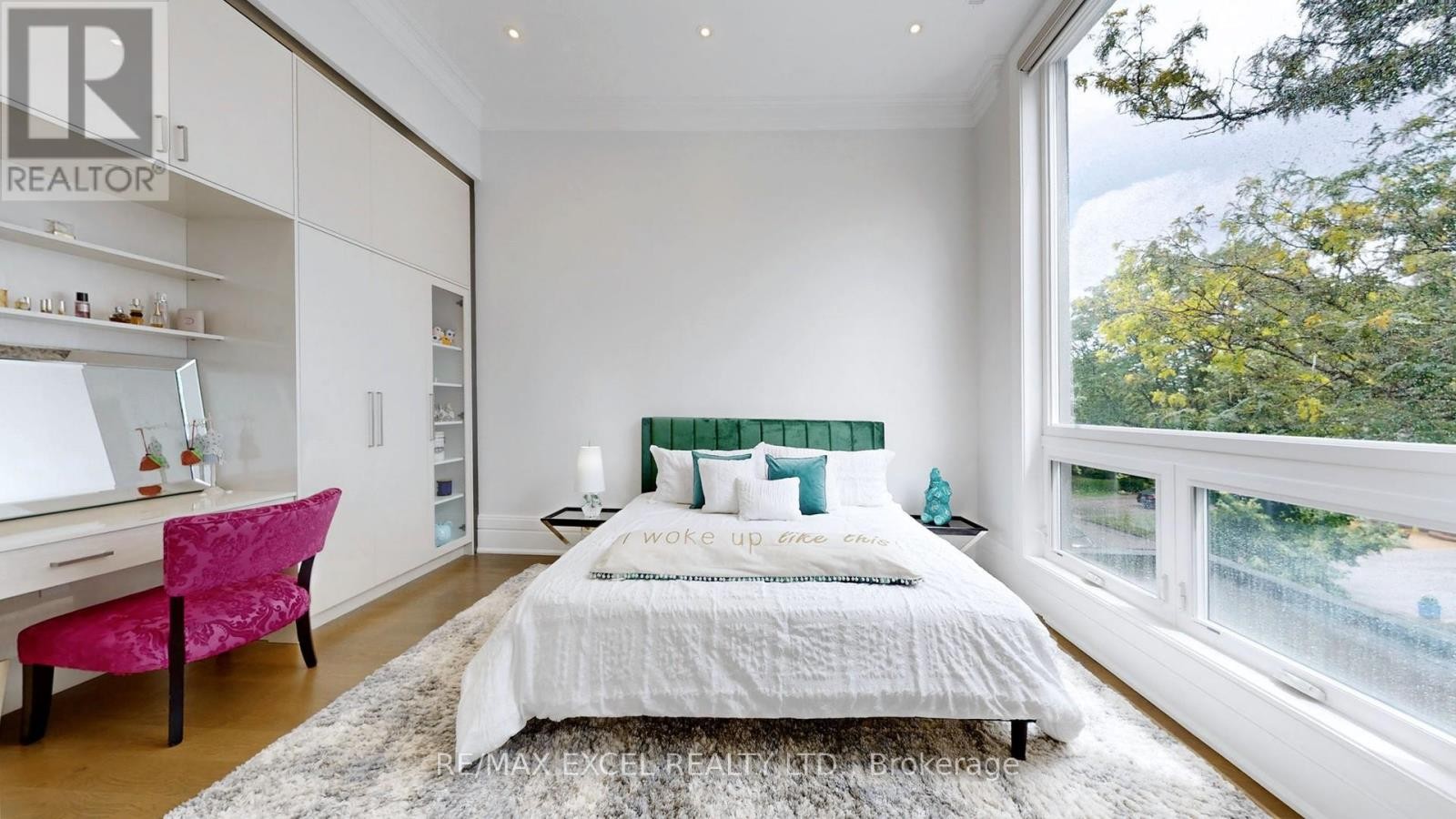 












22 SANDERSON CRESCENT

,
Richmond Hill (North Richvale),




Ontario
L4C5L4

