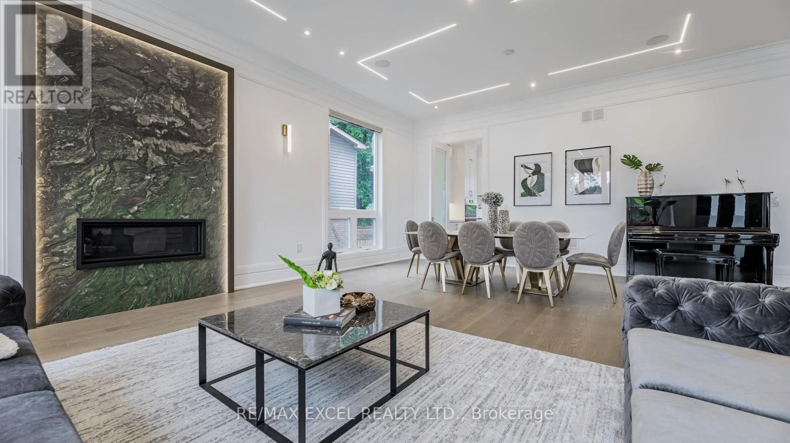 












22 SANDERSON CRESCENT

,
Richmond Hill (North Richvale),




Ontario
L4C5L4

