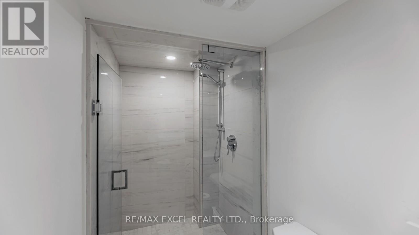 












22 SANDERSON CRESCENT

,
Richmond Hill (North Richvale),




Ontario
L4C5L4

