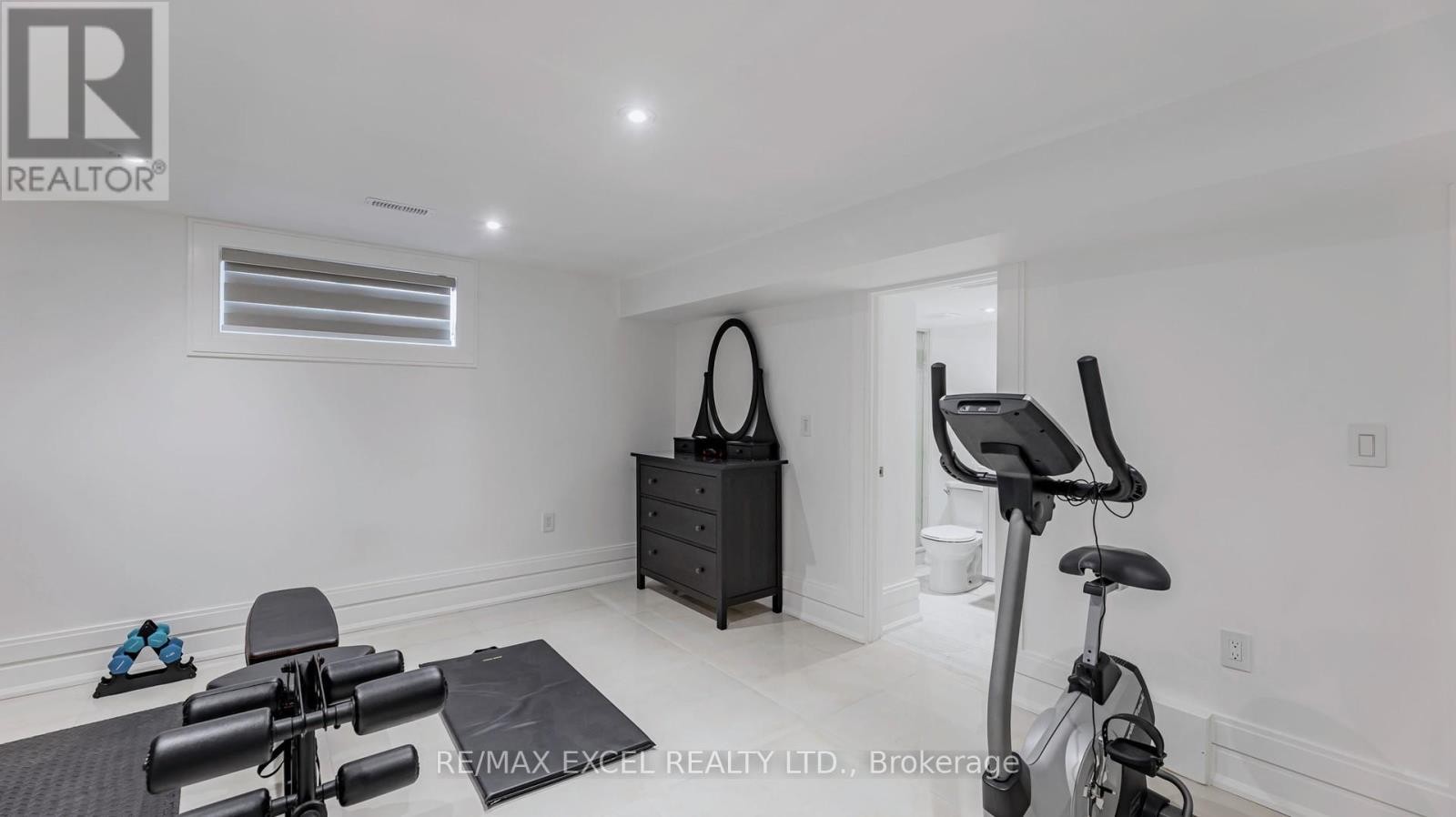 












22 SANDERSON CRESCENT

,
Richmond Hill (North Richvale),




Ontario
L4C5L4

