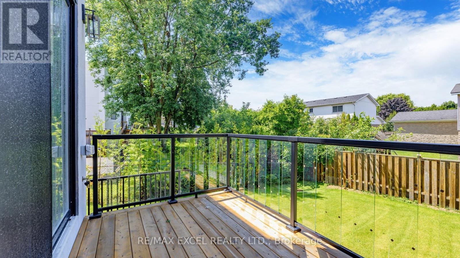 












22 SANDERSON CRESCENT

,
Richmond Hill (North Richvale),




Ontario
L4C5L4

