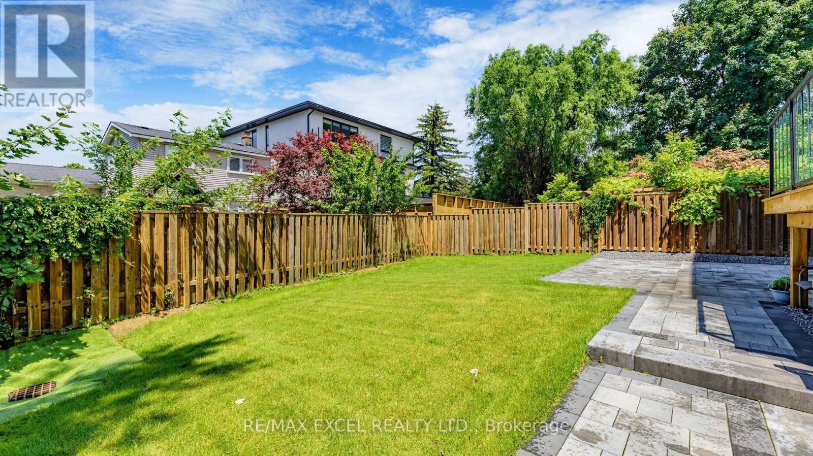 












22 SANDERSON CRESCENT

,
Richmond Hill (North Richvale),




Ontario
L4C5L4

