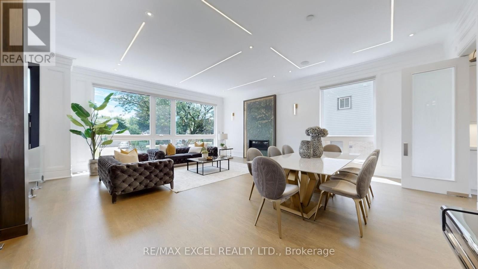 












22 SANDERSON CRESCENT

,
Richmond Hill (North Richvale),




Ontario
L4C5L4

