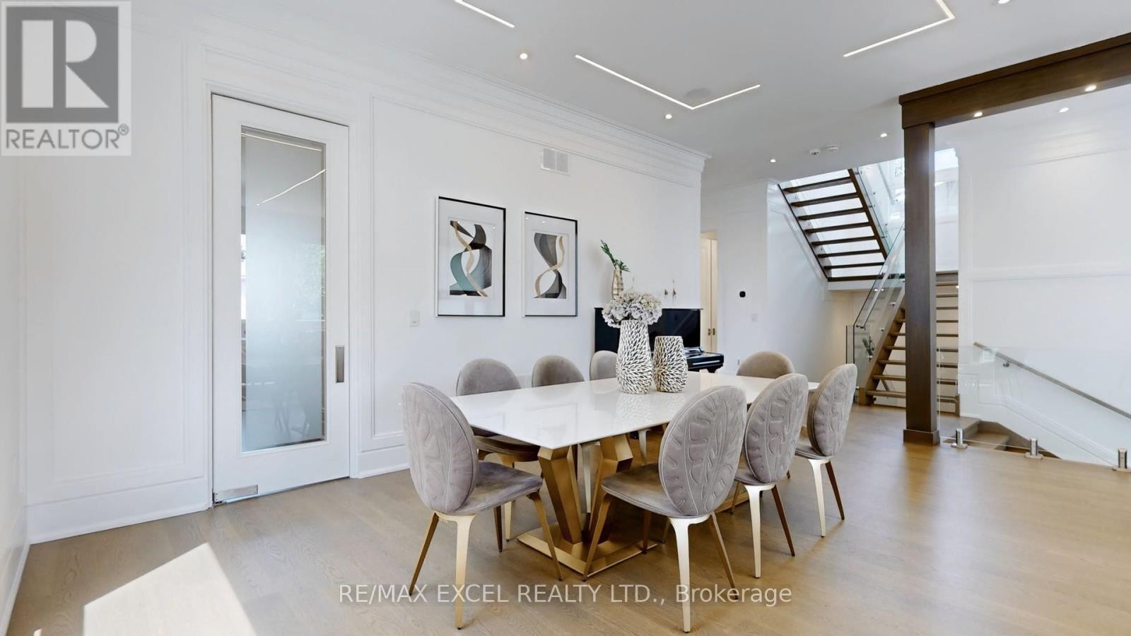 












22 SANDERSON CRESCENT

,
Richmond Hill (North Richvale),




Ontario
L4C5L4

