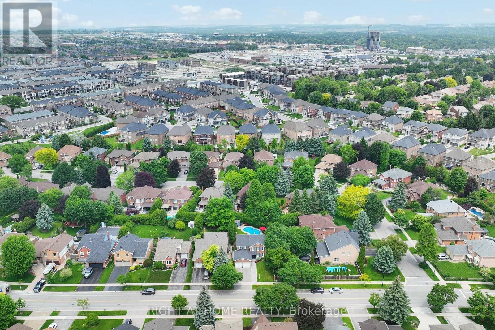 












363 CROSSLAND GATE

,
Newmarket (Glenway Estates),




Ontario
L3X1B5

