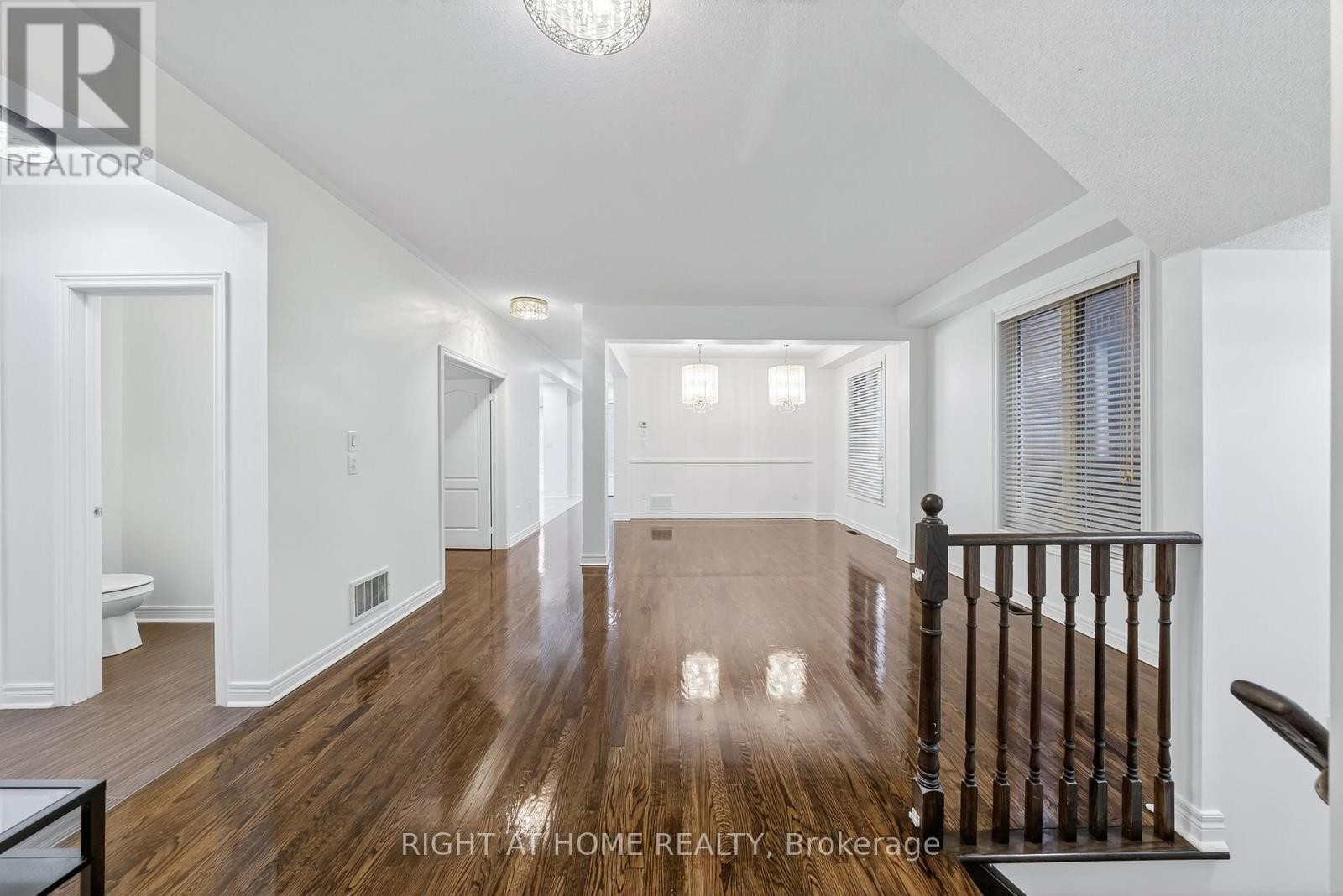 












193 BLUE DASHER BOULEVARD

,
Bradford West Gwillimbury (Bradford),




Ontario
L3Z0H3

