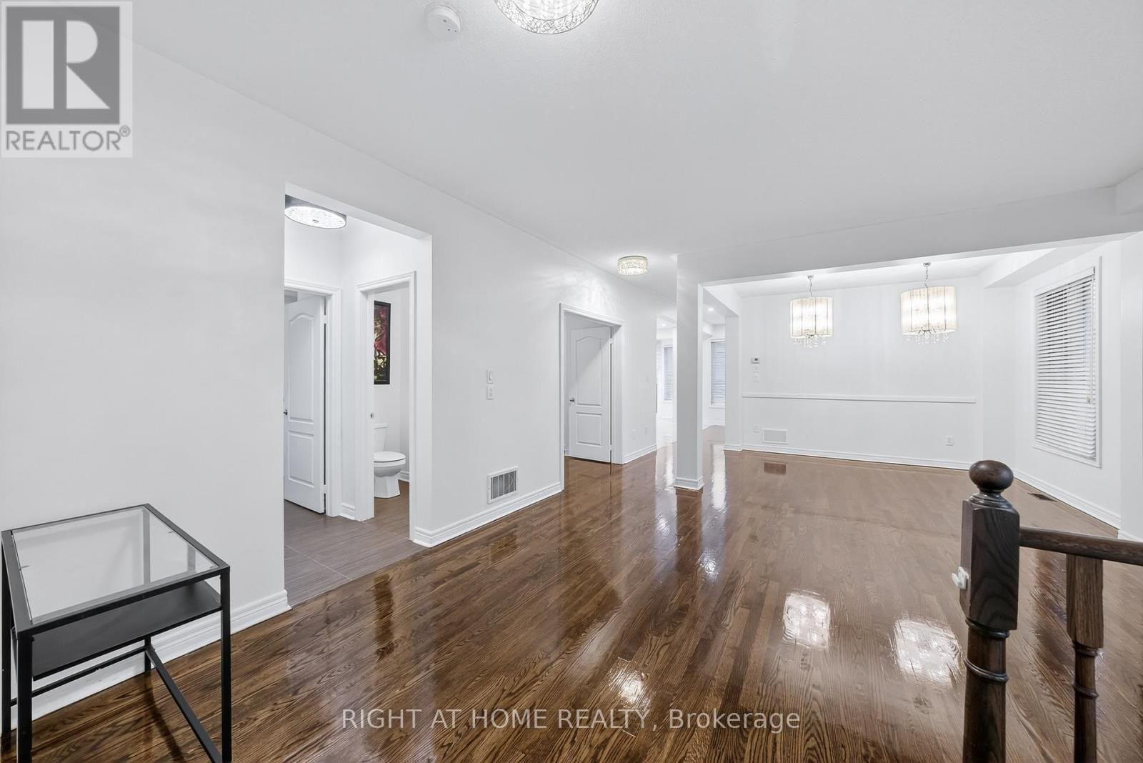 












193 BLUE DASHER BOULEVARD

,
Bradford West Gwillimbury (Bradford),




Ontario
L3Z0H3

