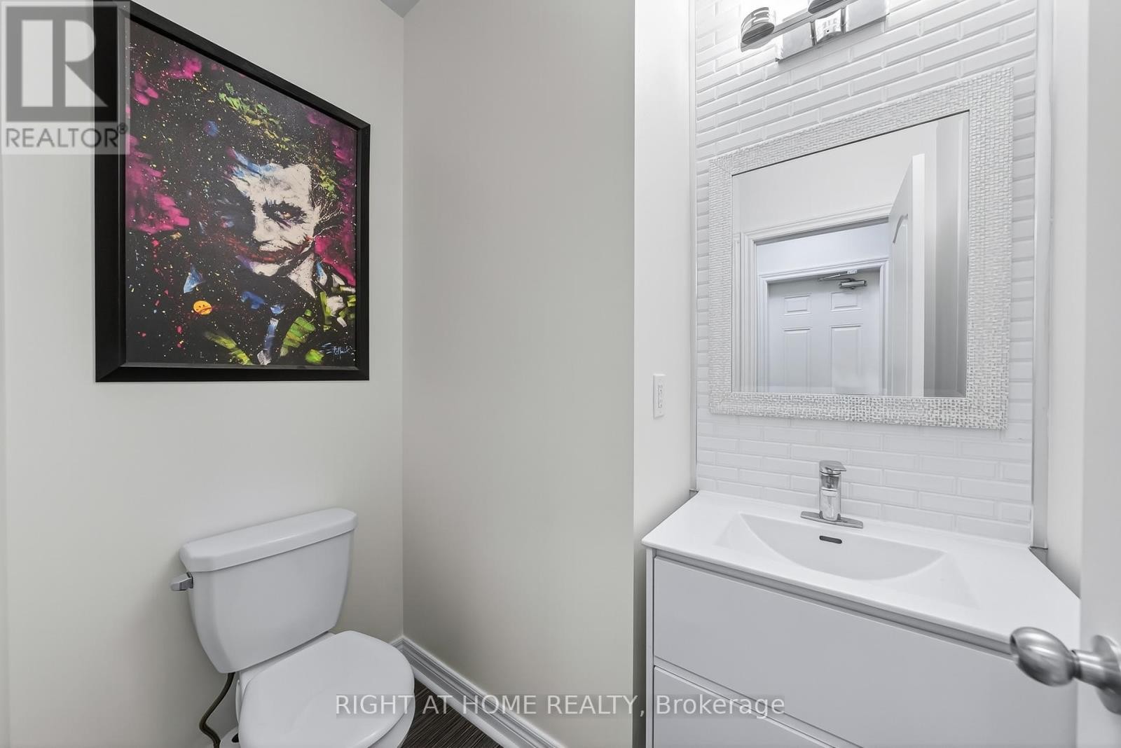 












193 BLUE DASHER BOULEVARD

,
Bradford West Gwillimbury (Bradford),




Ontario
L3Z0H3

