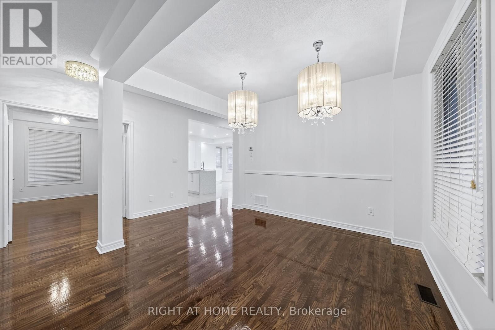 












193 BLUE DASHER BOULEVARD

,
Bradford West Gwillimbury (Bradford),




Ontario
L3Z0H3

