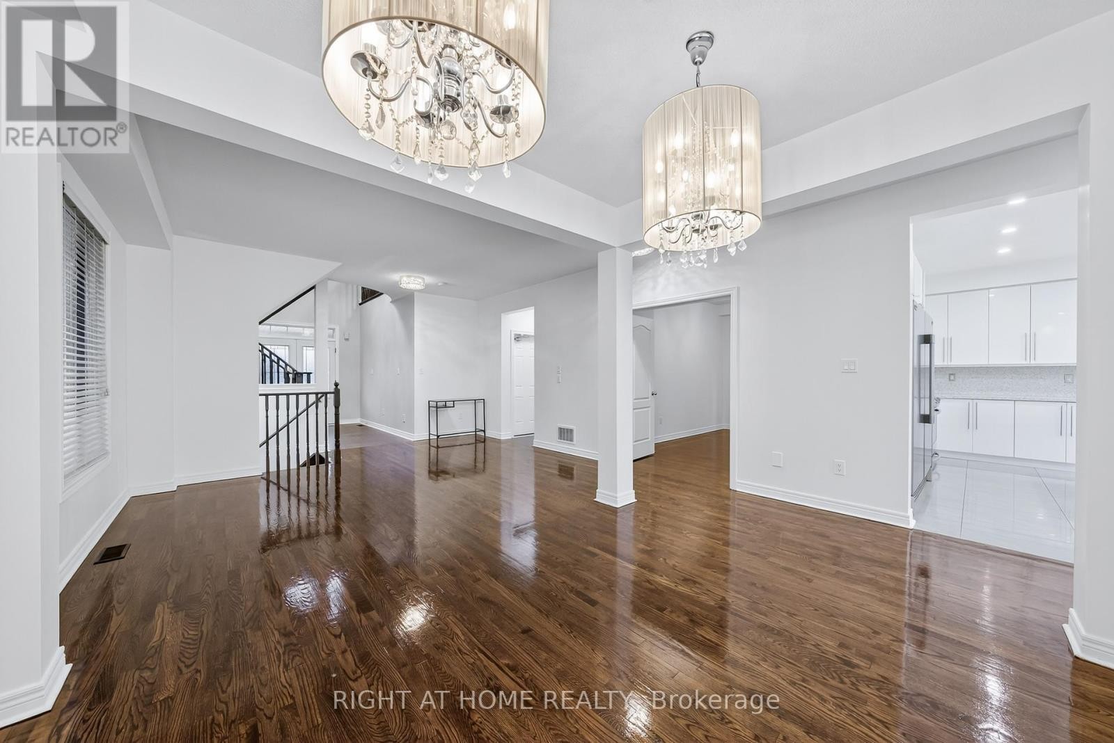 












193 BLUE DASHER BOULEVARD

,
Bradford West Gwillimbury (Bradford),




Ontario
L3Z0H3

