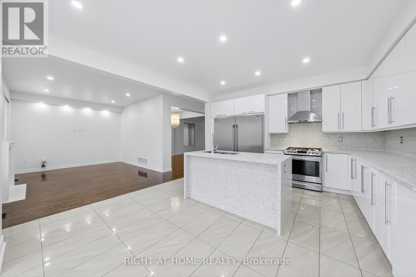 












193 BLUE DASHER BOULEVARD

,
Bradford West Gwillimbury (Bradford),




Ontario
L3Z0H3

