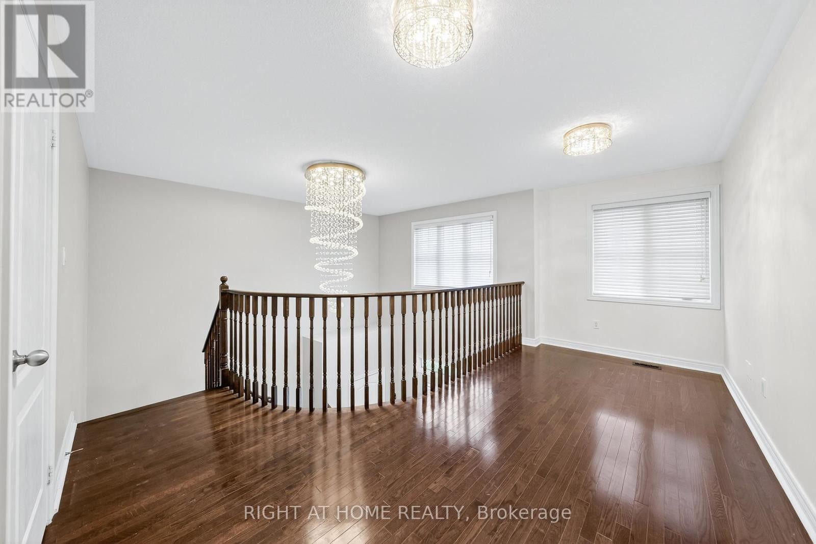 












193 BLUE DASHER BOULEVARD

,
Bradford West Gwillimbury (Bradford),




Ontario
L3Z0H3

