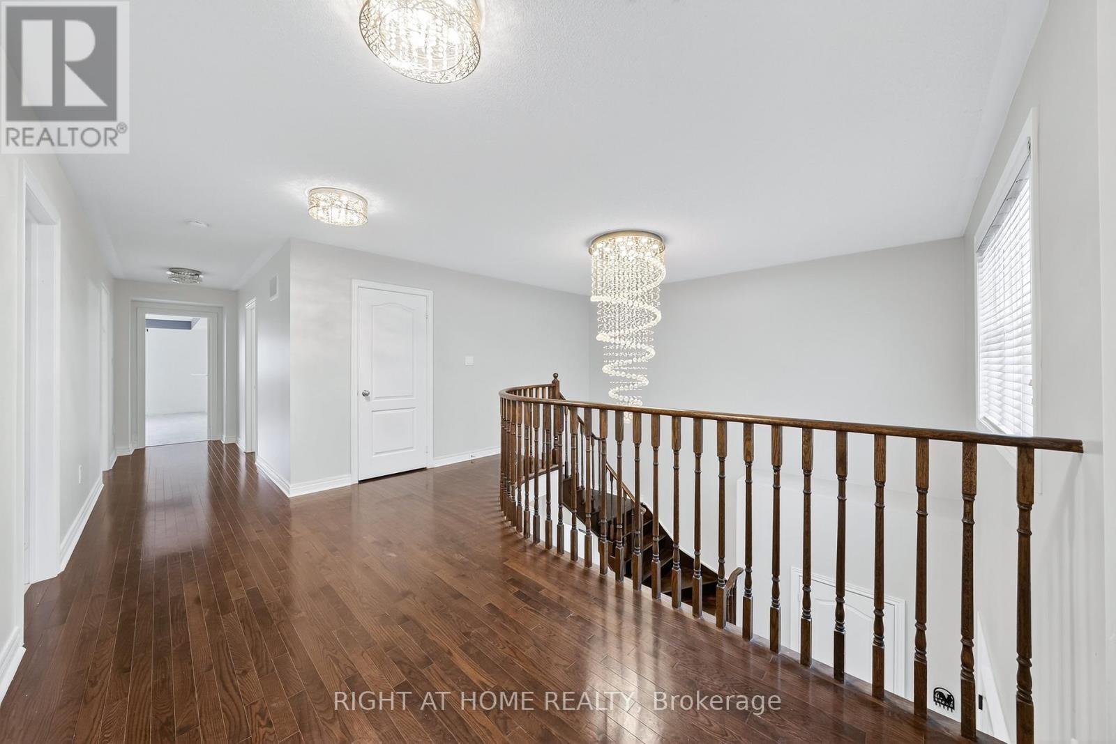 












193 BLUE DASHER BOULEVARD

,
Bradford West Gwillimbury (Bradford),




Ontario
L3Z0H3

