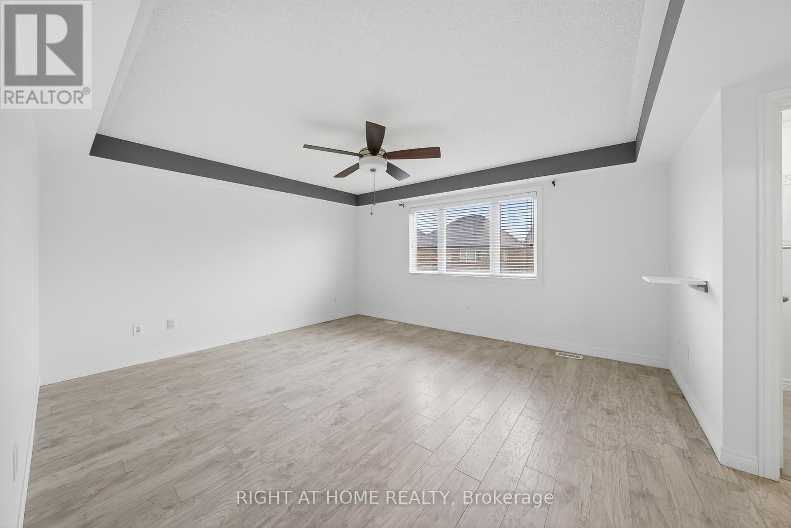 












193 BLUE DASHER BOULEVARD

,
Bradford West Gwillimbury (Bradford),




Ontario
L3Z0H3

