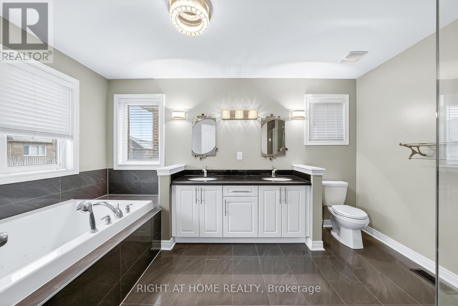 












193 BLUE DASHER BOULEVARD

,
Bradford West Gwillimbury (Bradford),




Ontario
L3Z0H3

