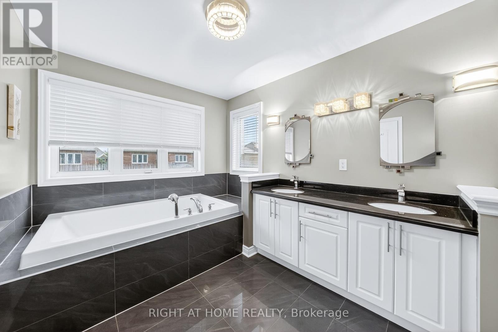 












193 BLUE DASHER BOULEVARD

,
Bradford West Gwillimbury (Bradford),




Ontario
L3Z0H3

