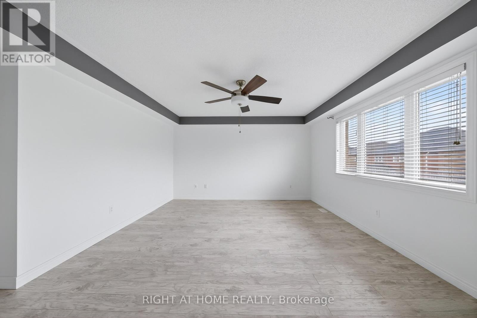 












193 BLUE DASHER BOULEVARD

,
Bradford West Gwillimbury (Bradford),




Ontario
L3Z0H3

