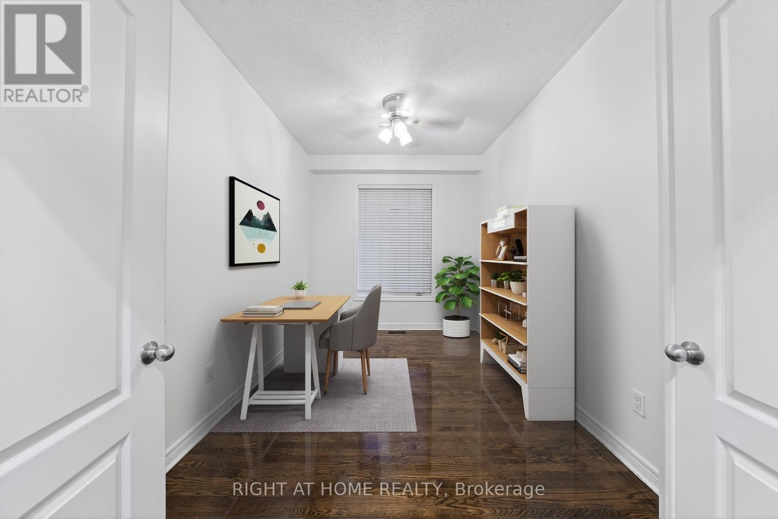 












193 BLUE DASHER BOULEVARD

,
Bradford West Gwillimbury (Bradford),




Ontario
L3Z0H3

