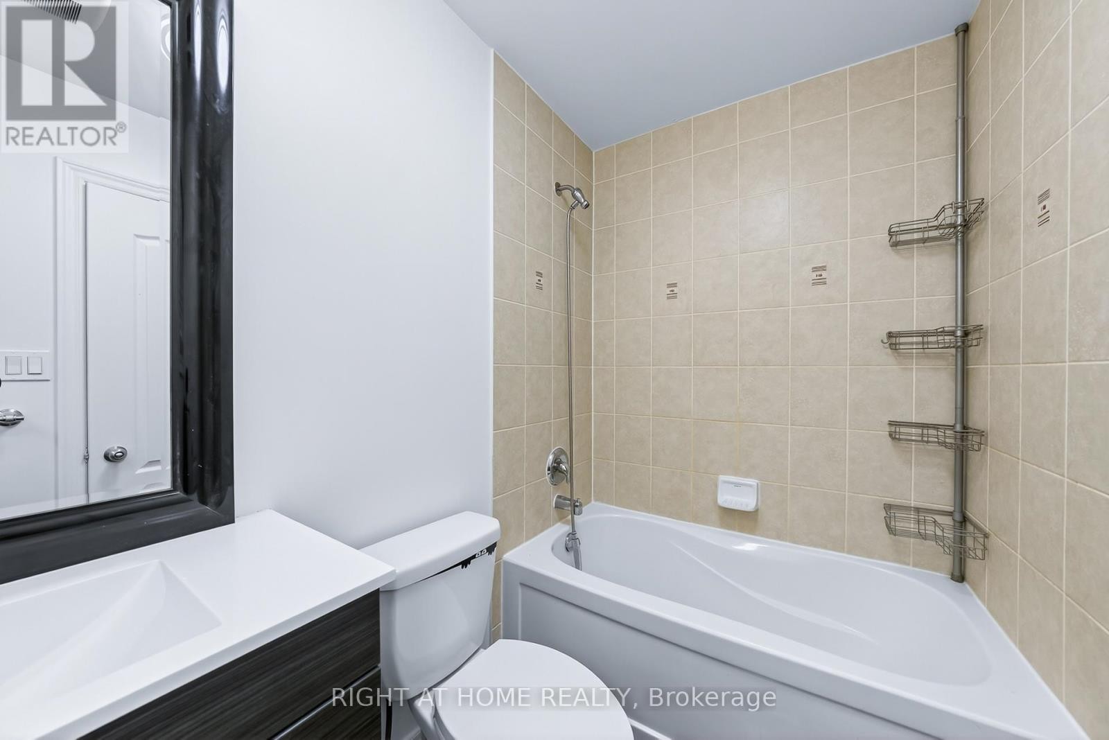 












193 BLUE DASHER BOULEVARD

,
Bradford West Gwillimbury (Bradford),




Ontario
L3Z0H3

