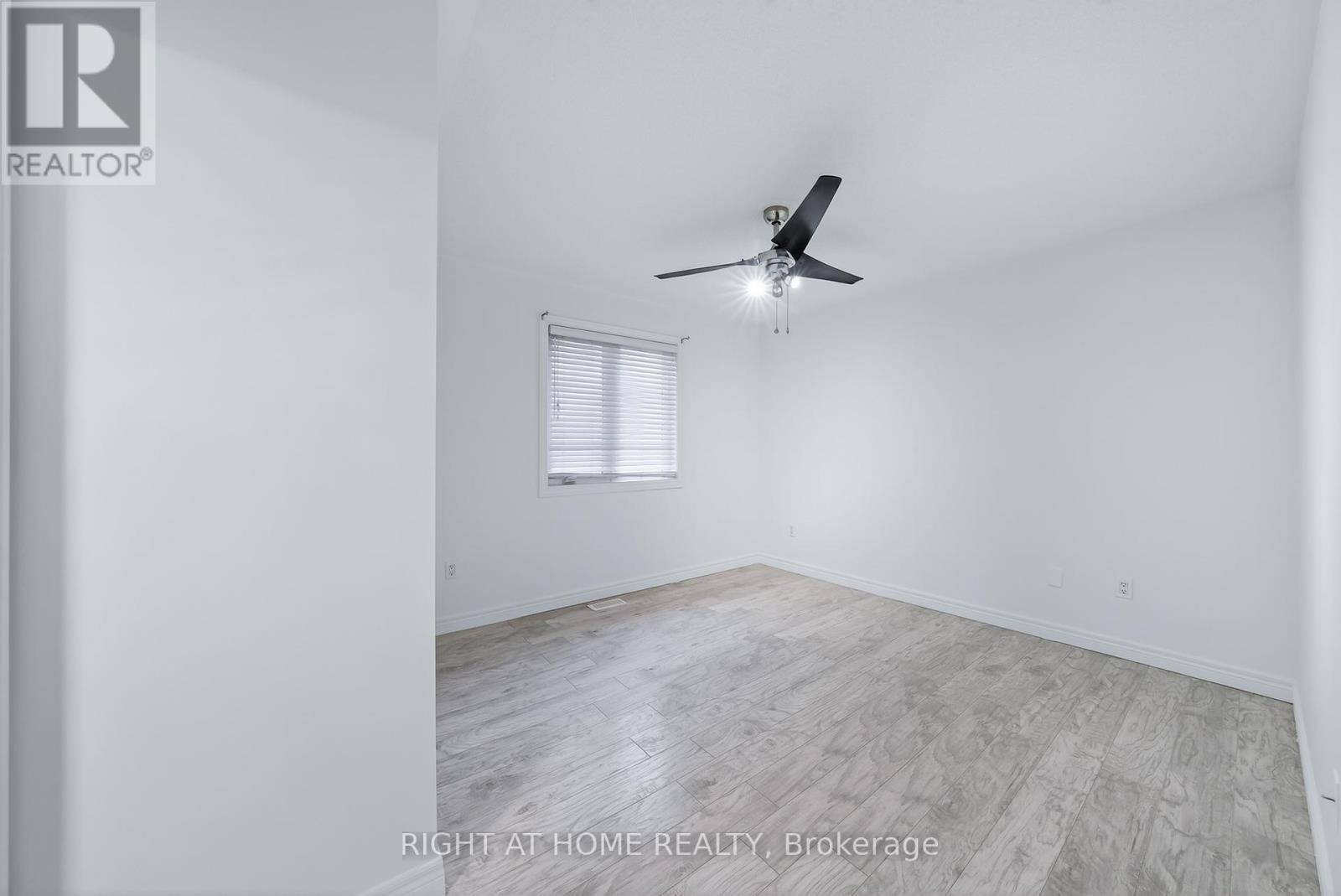 












193 BLUE DASHER BOULEVARD

,
Bradford West Gwillimbury (Bradford),




Ontario
L3Z0H3

