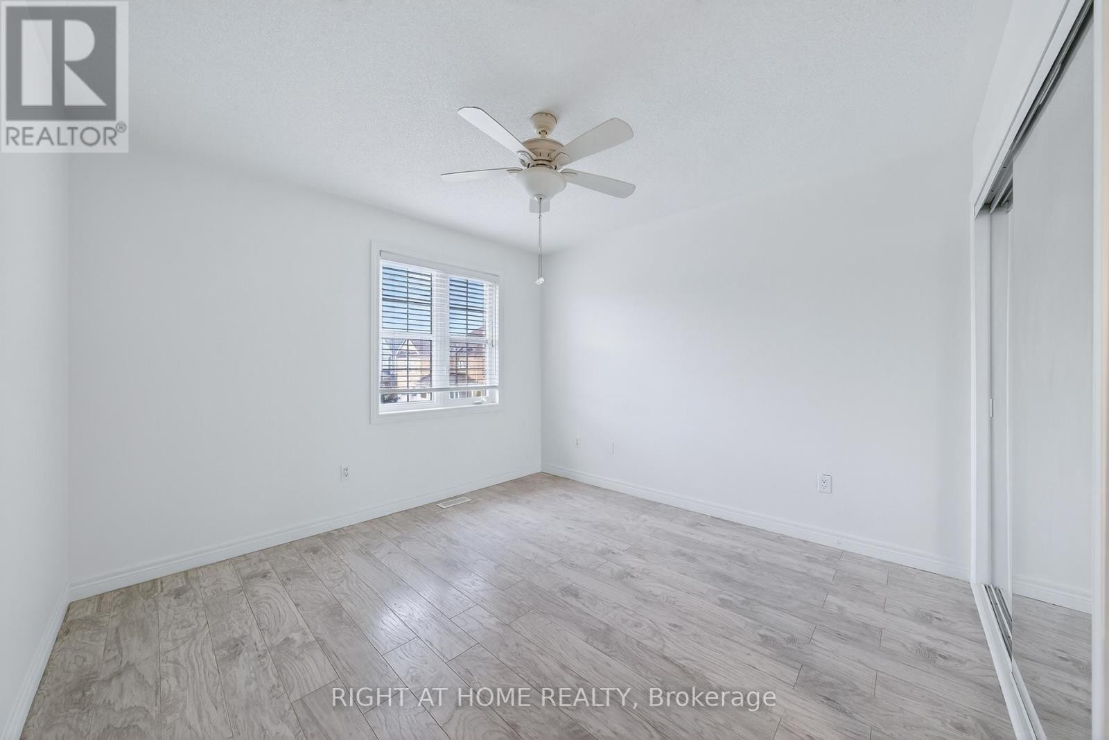 












193 BLUE DASHER BOULEVARD

,
Bradford West Gwillimbury (Bradford),




Ontario
L3Z0H3

