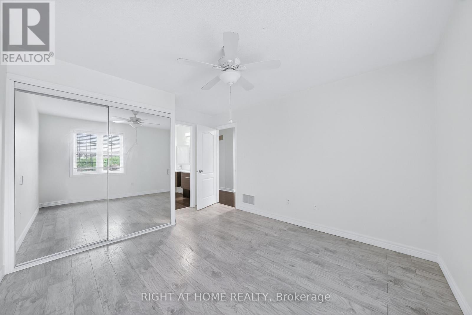 












193 BLUE DASHER BOULEVARD

,
Bradford West Gwillimbury (Bradford),




Ontario
L3Z0H3

