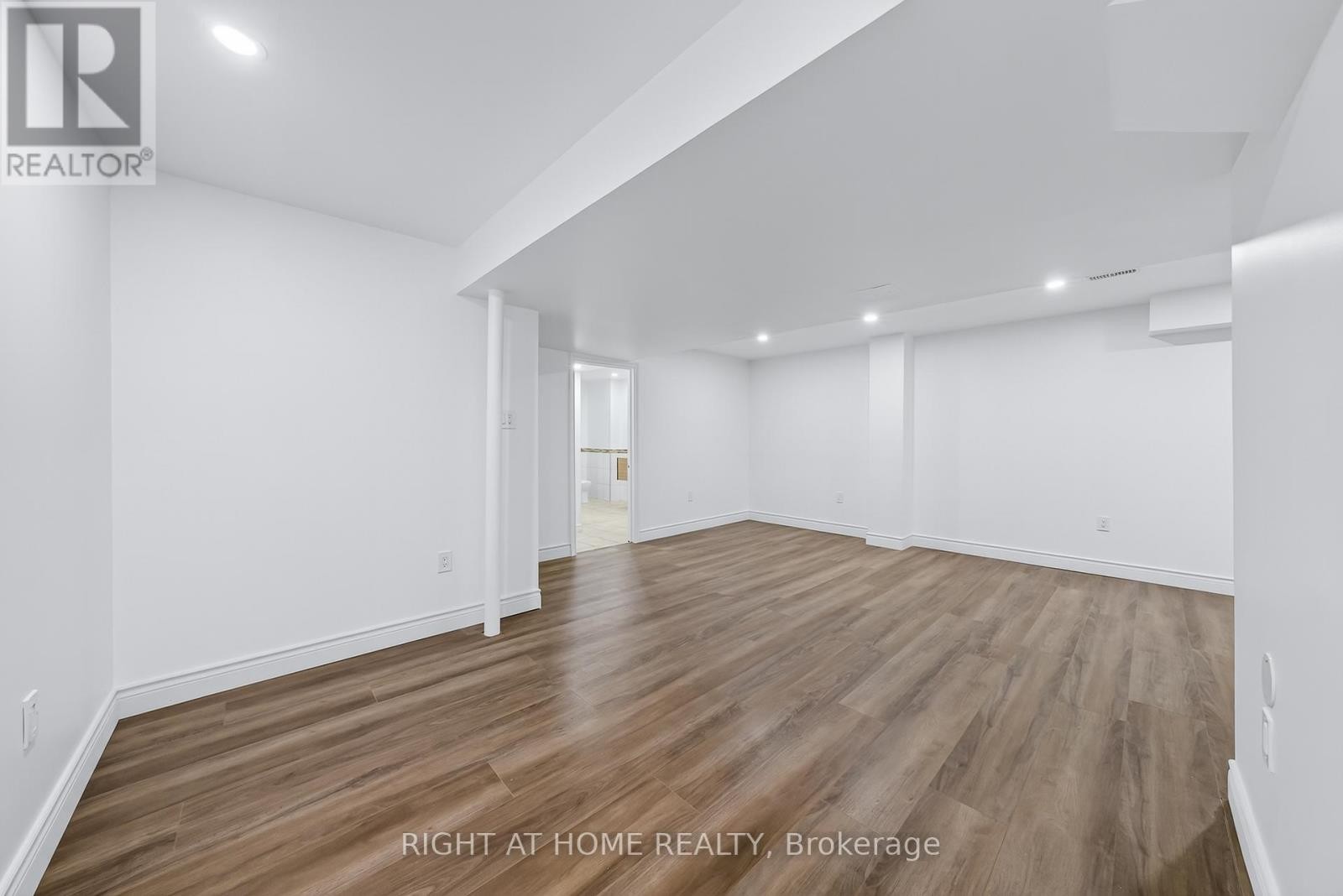 












193 BLUE DASHER BOULEVARD

,
Bradford West Gwillimbury (Bradford),




Ontario
L3Z0H3

