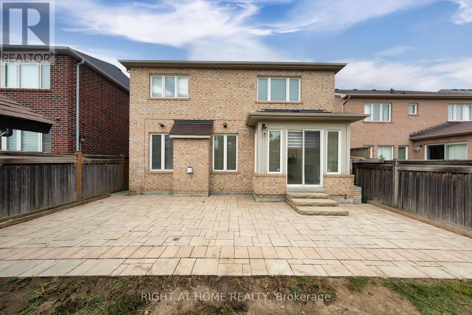 












193 BLUE DASHER BOULEVARD

,
Bradford West Gwillimbury (Bradford),




Ontario
L3Z0H3

