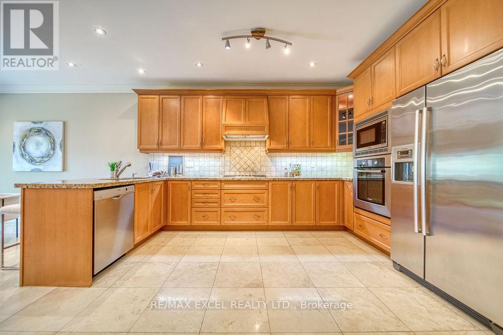 












166 TOWNSGATE DRIVE

,
Vaughan (Crestwood-Springfarm-Yorkhill),




Ontario
L4J8J5

