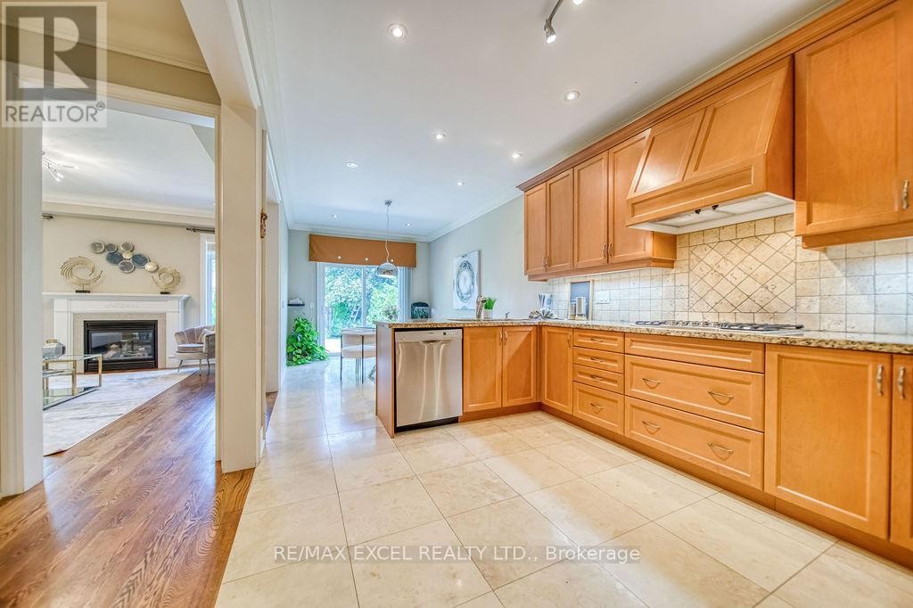 












166 TOWNSGATE DRIVE

,
Vaughan (Crestwood-Springfarm-Yorkhill),




Ontario
L4J8J5

