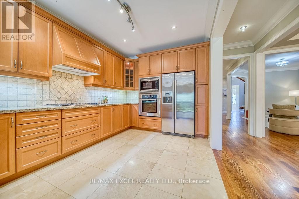 












166 TOWNSGATE DRIVE

,
Vaughan (Crestwood-Springfarm-Yorkhill),




Ontario
L4J8J5

