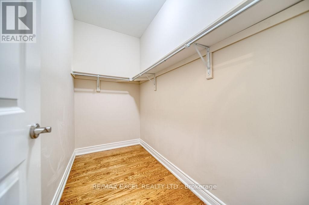 












166 TOWNSGATE DRIVE

,
Vaughan (Crestwood-Springfarm-Yorkhill),




Ontario
L4J8J5

