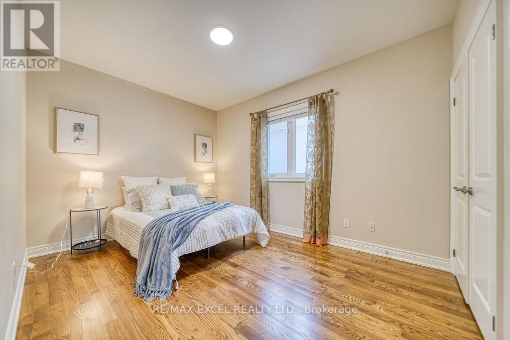 












166 TOWNSGATE DRIVE

,
Vaughan (Crestwood-Springfarm-Yorkhill),




Ontario
L4J8J5

