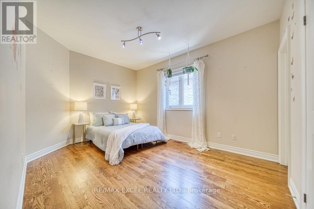 












166 TOWNSGATE DRIVE

,
Vaughan (Crestwood-Springfarm-Yorkhill),




Ontario
L4J8J5

