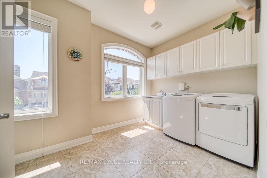 












166 TOWNSGATE DRIVE

,
Vaughan (Crestwood-Springfarm-Yorkhill),




Ontario
L4J8J5

